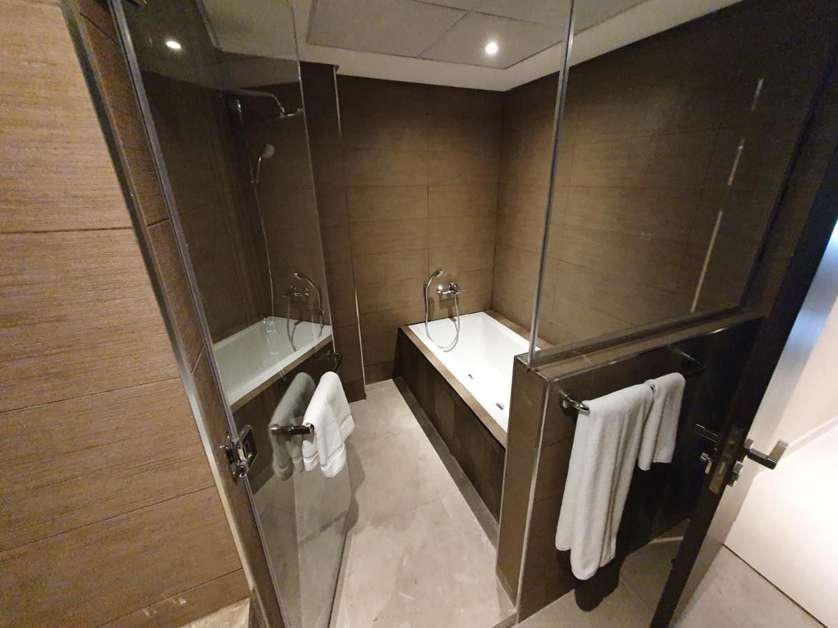 Sunday Luxury Downtown Adliya Formerly Jewel Hotel Al-Manamah Bagian luar foto